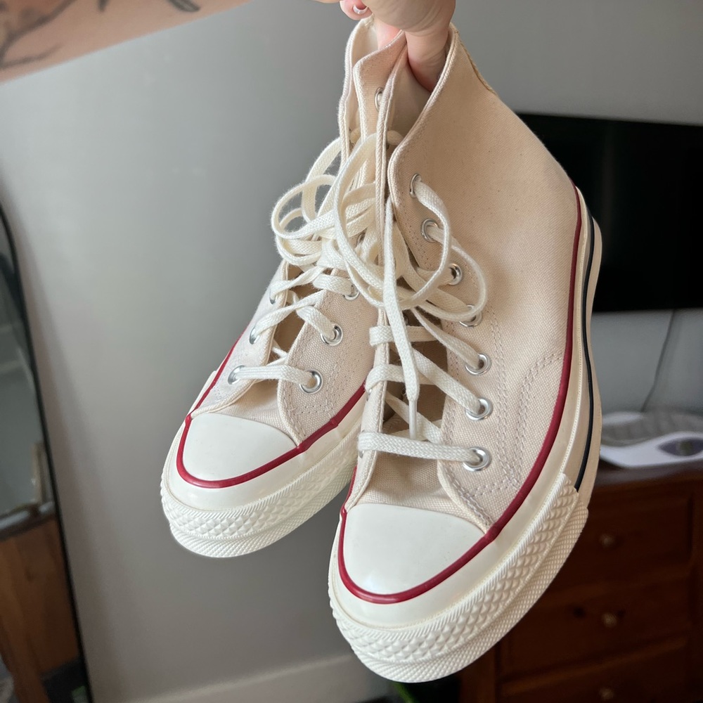 never worn converse high tops